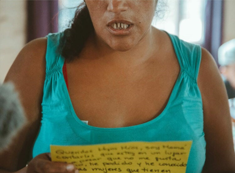 Retrato de una de las participantes del proyecto Voces Cautivas. Foto: War-Mi Photo