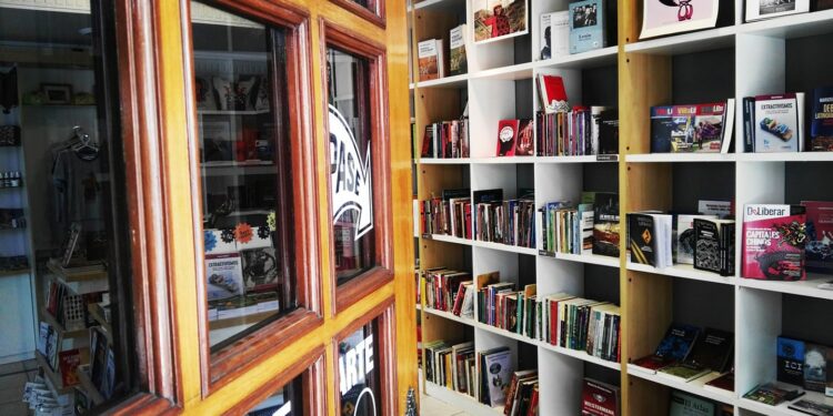 Entrada a la librería LaLibre de Cochabamba | Foto: LaLibre
