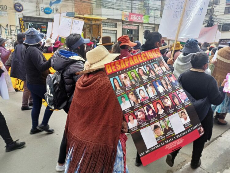 Mujeres aymaras y alteñas en la Gran Marcha contra la Violencia Machista y la Corrupción Judicial. Foto: Esther Mamani