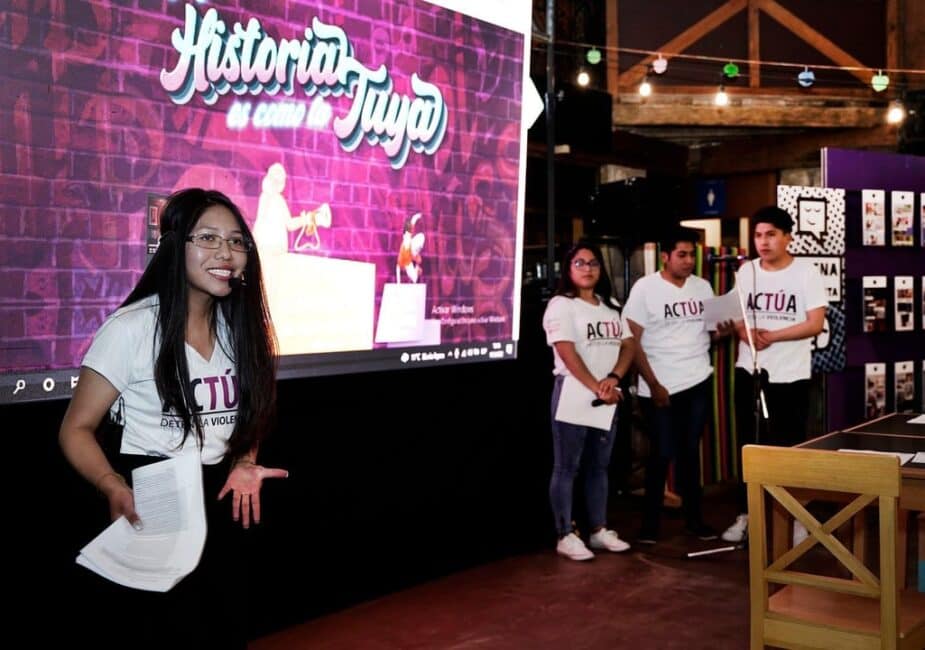 Cuatro jóvenes bolivianes lideran la presentación de la plataforma transmedia Mi historia es como la tuya