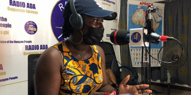 El estudio de Radio ADA en Ghana. Forman parte del proyecto Colmena de la DW Akademie.