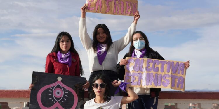 Feministas de La Tribu en el Faro de Conchupata. Foto: Mijail Miranda