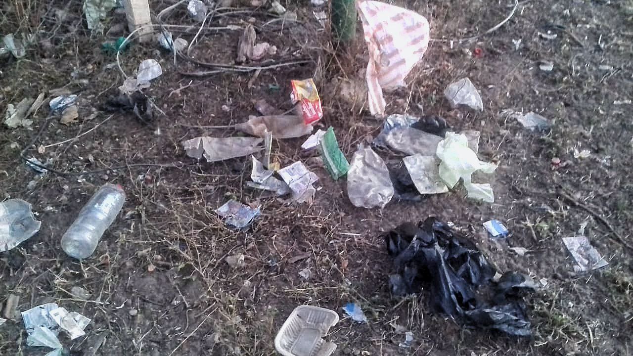 Un montón de basura, principalmente plástica, en una de las calles de San Francisco del Inti, Yacuiba