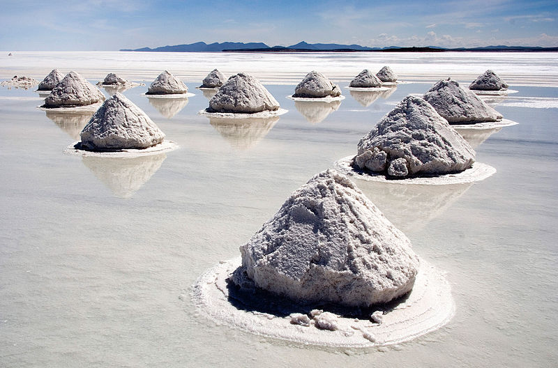Cúmulos de sal en el salar de Copasa, el segundo más grande de Bolivia