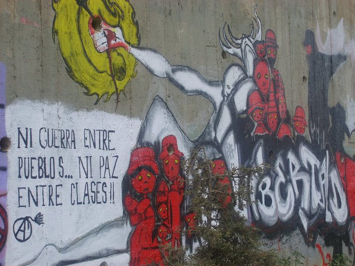 Un mural del movimiento anarco punk en El Alto aludiendo a la paz y la lucha de clases. 
