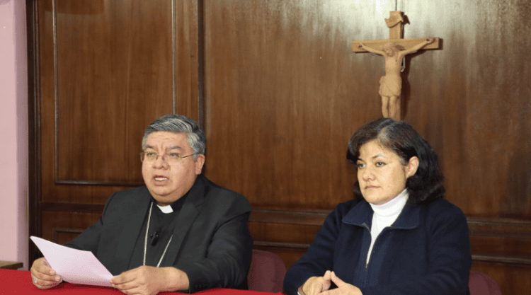 Representantes eclesiásticos en conferencia de prensa sobre un caso de pederastia en la iglesia católica de Bolivia.