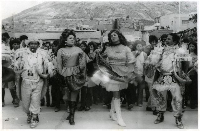 Ofelia (Carlos Espinoza) y Liz Karina (Franz Hidalgo), bailarinas pioneras de la China Morena en el Carnaval de Oruro.