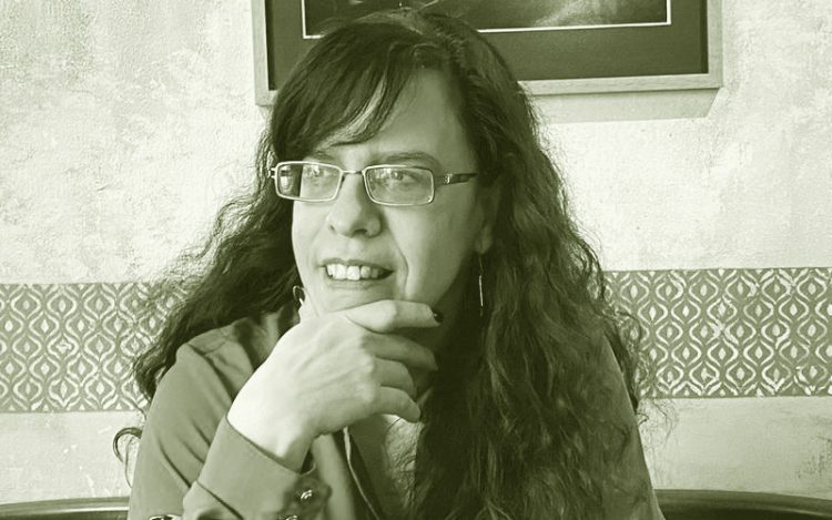 Mónica Velásquez, autora de Un presente abierto 24 horas.