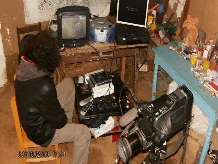 Una emisora de televisión clandestina sobre amarquismo en El Alto.