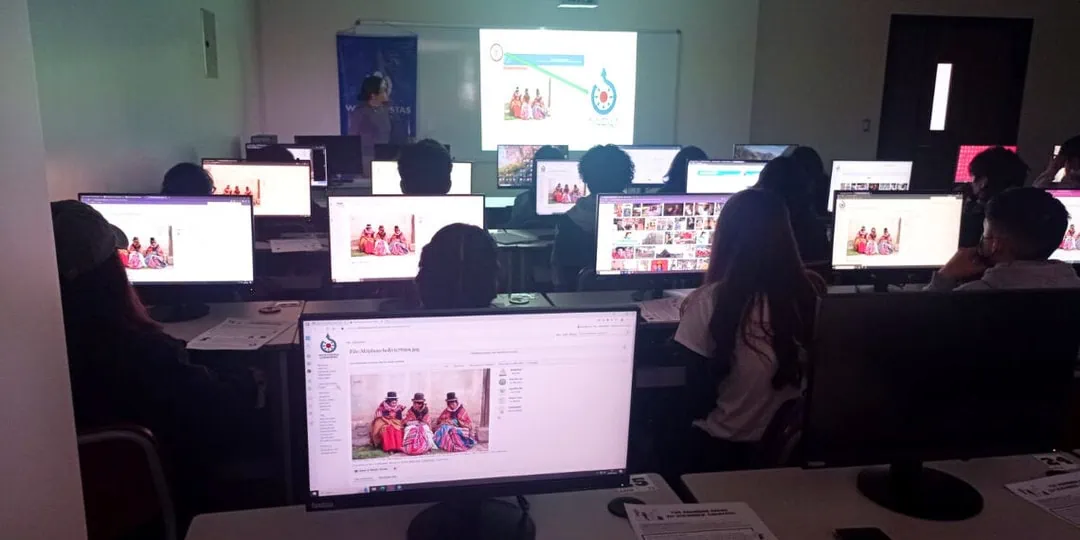 Actividades de Wikimedistas de Bolivia en una universidad Boliviana, previo a la campaña Mujeres haciendo historia.