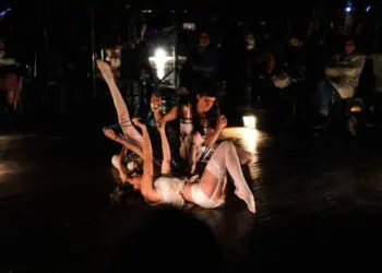 La obra Gerundio que aborda el erotismo de las mujeres