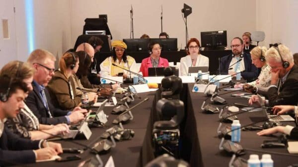 La directora de Muy Waso en un panel del Foro de París por la Paz dedicado a la desinformación.