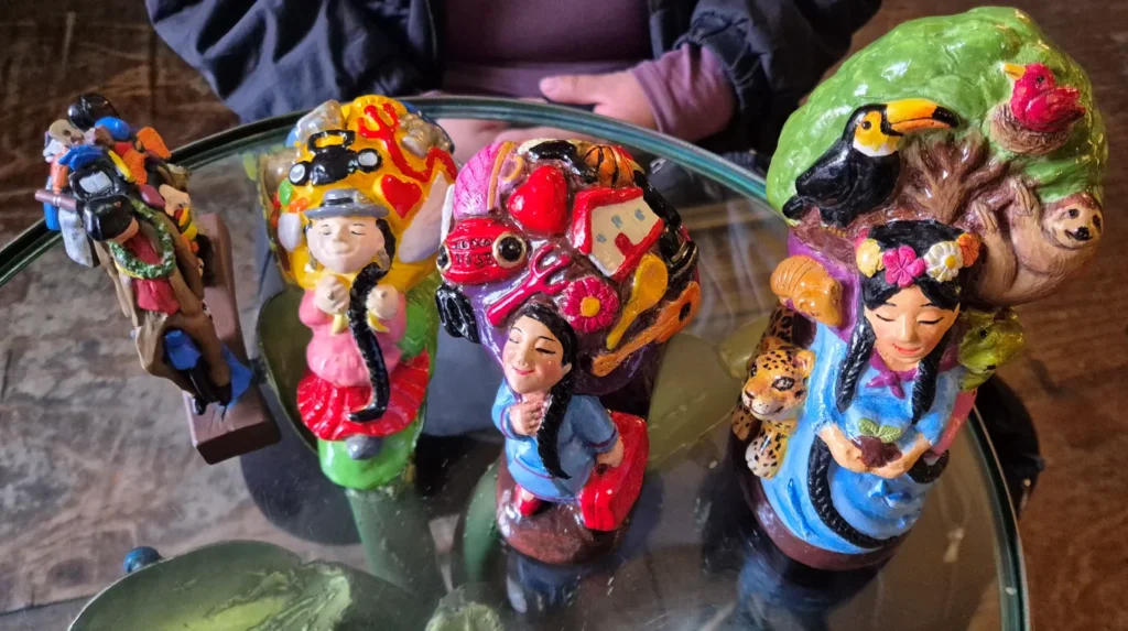 Las cuatro Ekekas realizadas por el colectivo feminista Mujeres Creando