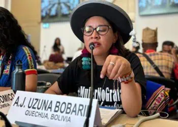 La activista potosina Angela Uzuna Bobarín en un programa de la ONU denunciando machismo indígena e institucional.
